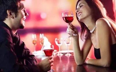 情侣约会葡萄酒营销：助力浪漫时刻的情感催化剂