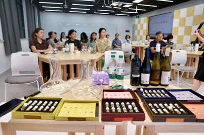 葡萄酒工艺与校园文化（葡萄酒专业教育 / 学生品鉴）结合工艺