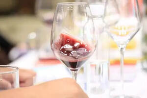 葡萄酒香气强度（浓郁 / 适中 / 淡雅）判断常识