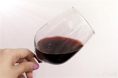 轻单宁红葡萄酒的醒酒时间（15-30 分钟）常识