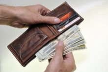 起泡葡萄酒开瓶安全常识（避免喷溅）