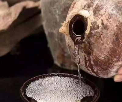 品酒杯容量（倒入 1/3-1/4 杯）控制常识