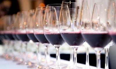 葡萄酒在商务场合中的社交作用与品酒常识